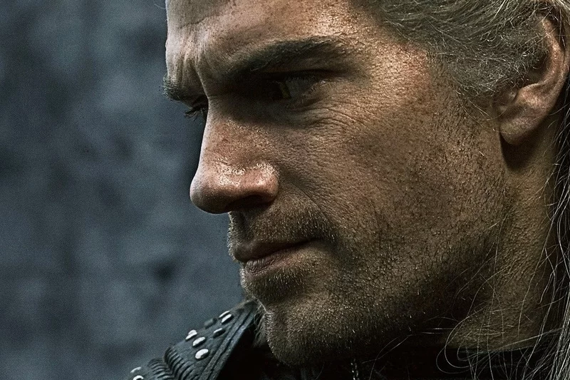 W serialowego wiedźmina wcieli się Henry Cavill.