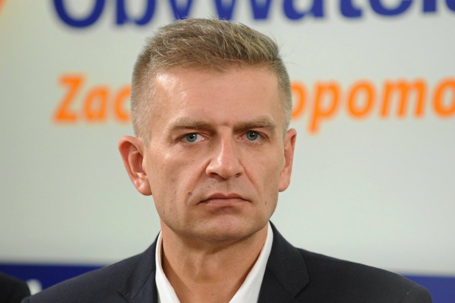 Bartosz Arłukowicz deklaruje, że dowiezie niepełnosprawnych do lokali wyborczych.