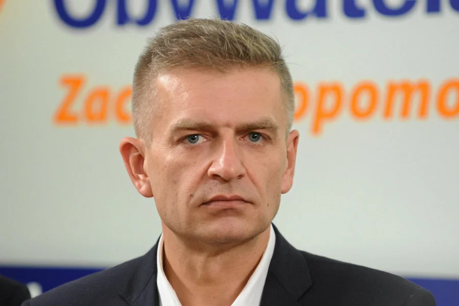 Bartosz Arłukowicz deklaruje, że dowiezie niepełnosprawnych do lokali wyborczych.