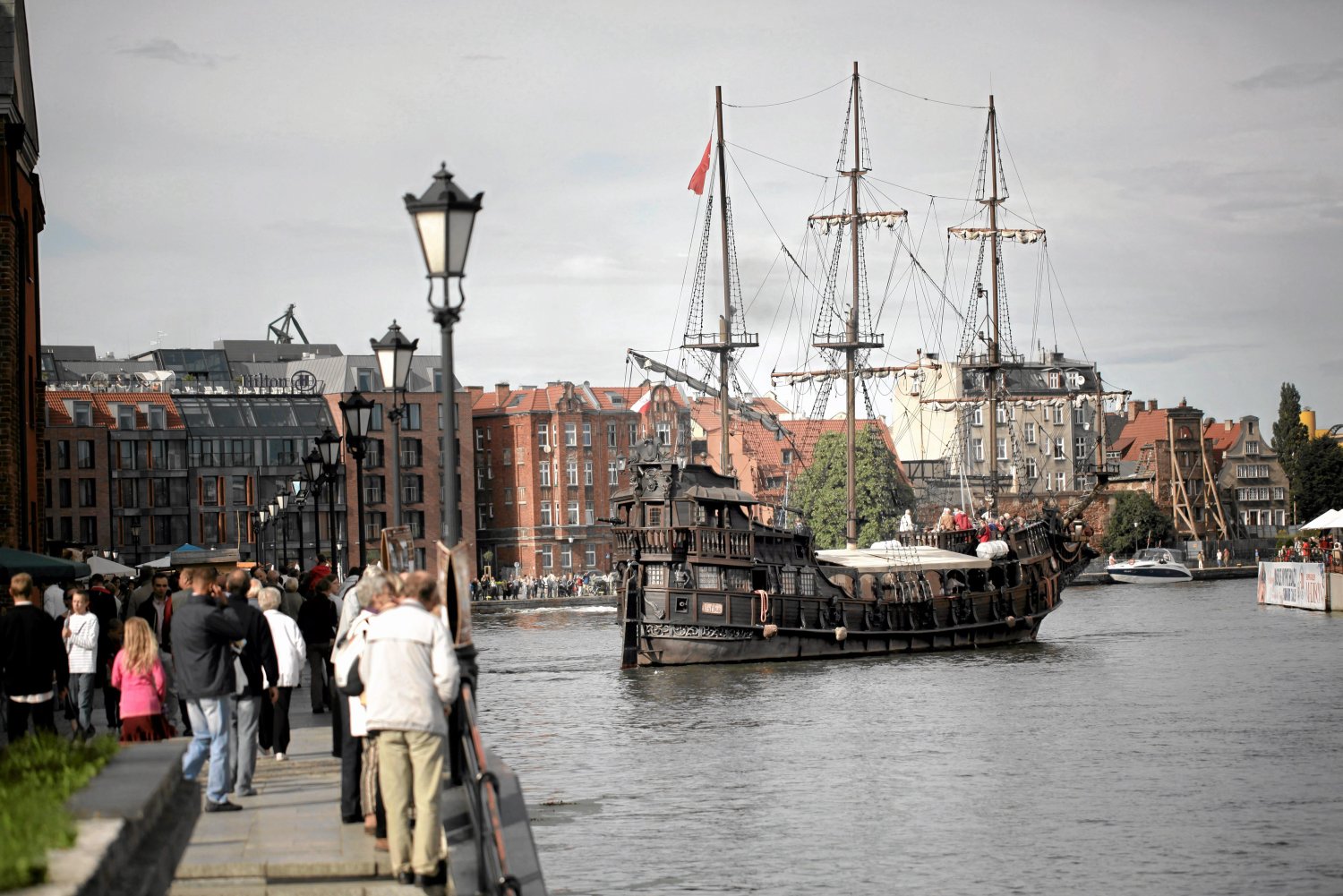 Gdańsk: wypadek na Motławie. "Czarna Perła" zderzyła się z innym statkiem.