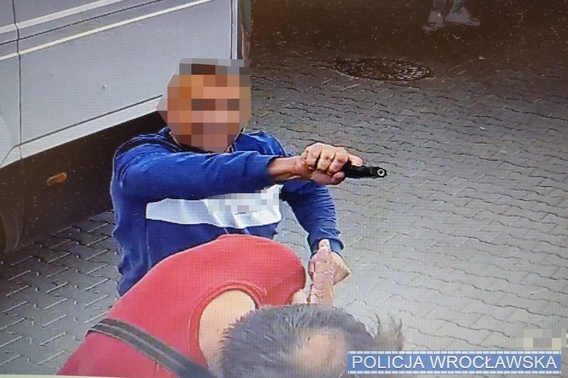 Na wrocławskiej stacji benzynowej rozegrały się sceny jak z filmu gangsterskiego