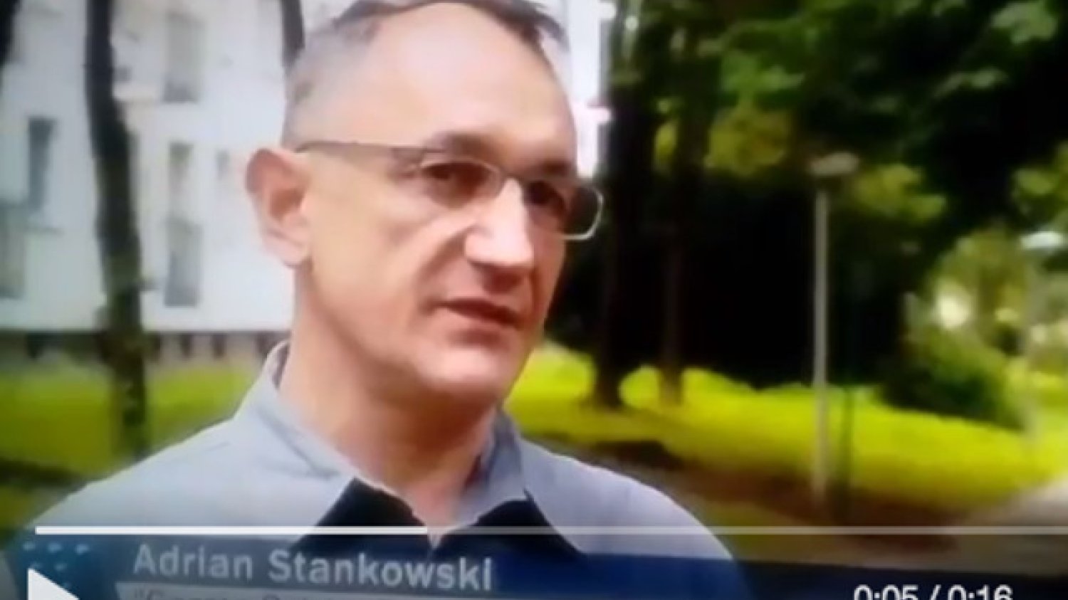 Ekspertem "Wiadomości" był pracownik związanej z PiS "Gazety Polskiej Codziennie". Porównał PO do mafii, a Romana Giertycha do adwokata mafii.