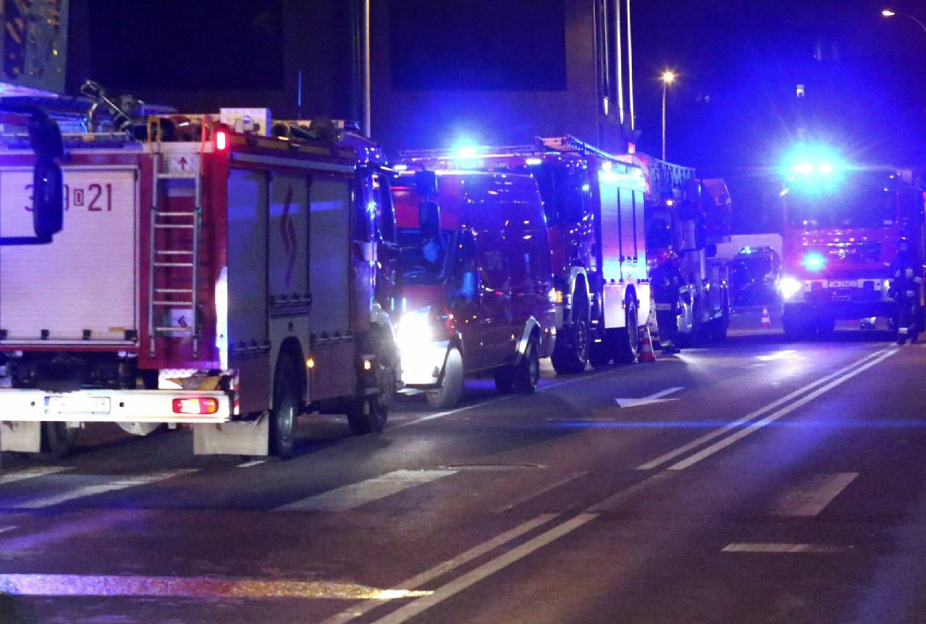 Nocna akcja strażaków w TVP. Na terenie kompleksu wybuchł pożar