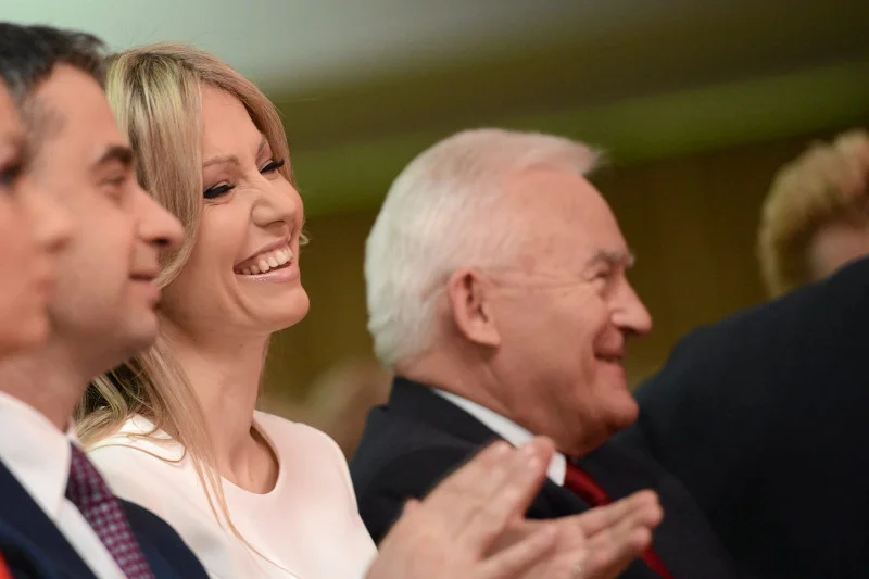 Magdalena Ogórek podczas V Sejmik Kobiet Lewicy w Warszawie w towarzystwie Leszka Millera.