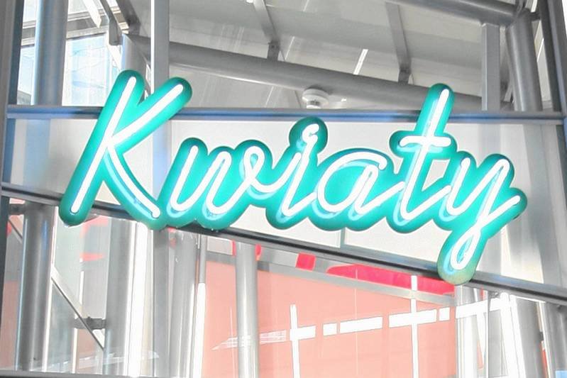 Neon kwiaciarni w hallu Dworca Centralnego