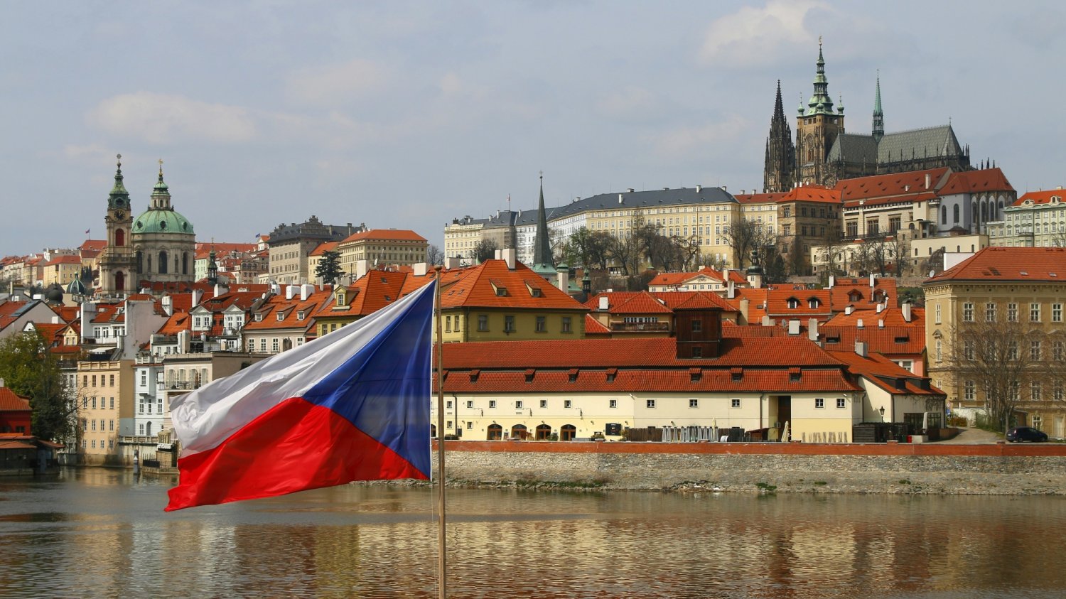 Niezdecydowani zdecydują. Czechy wahają się nad urną