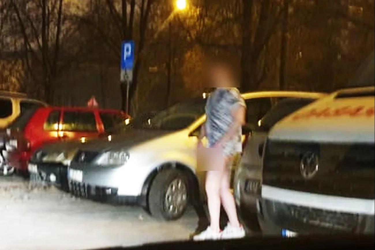 Mieszkaniec Lublina spacerował w samej koszulce. "Machał przyrodzeniem"