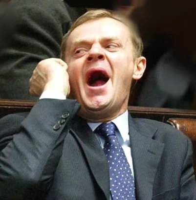 Tusk ziewa w Sejmie