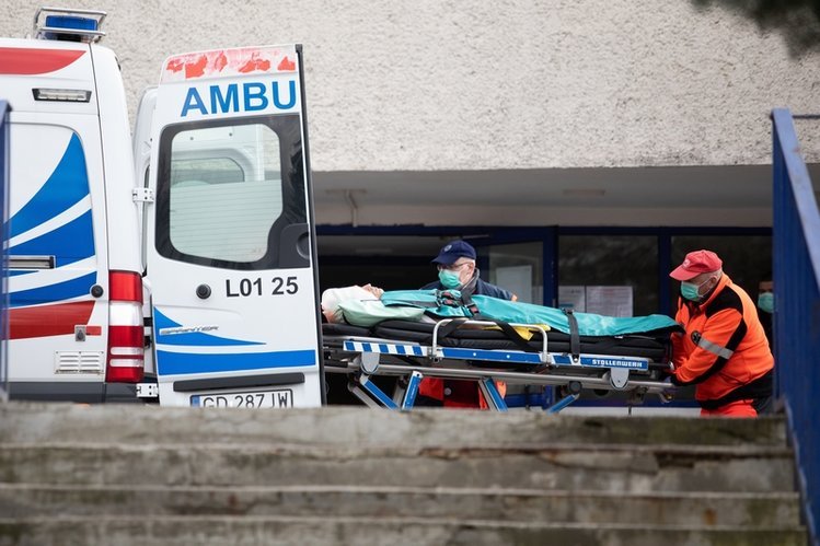 W ciągu doby przybyło aż 30 zgonów z powodu koronawirusa.