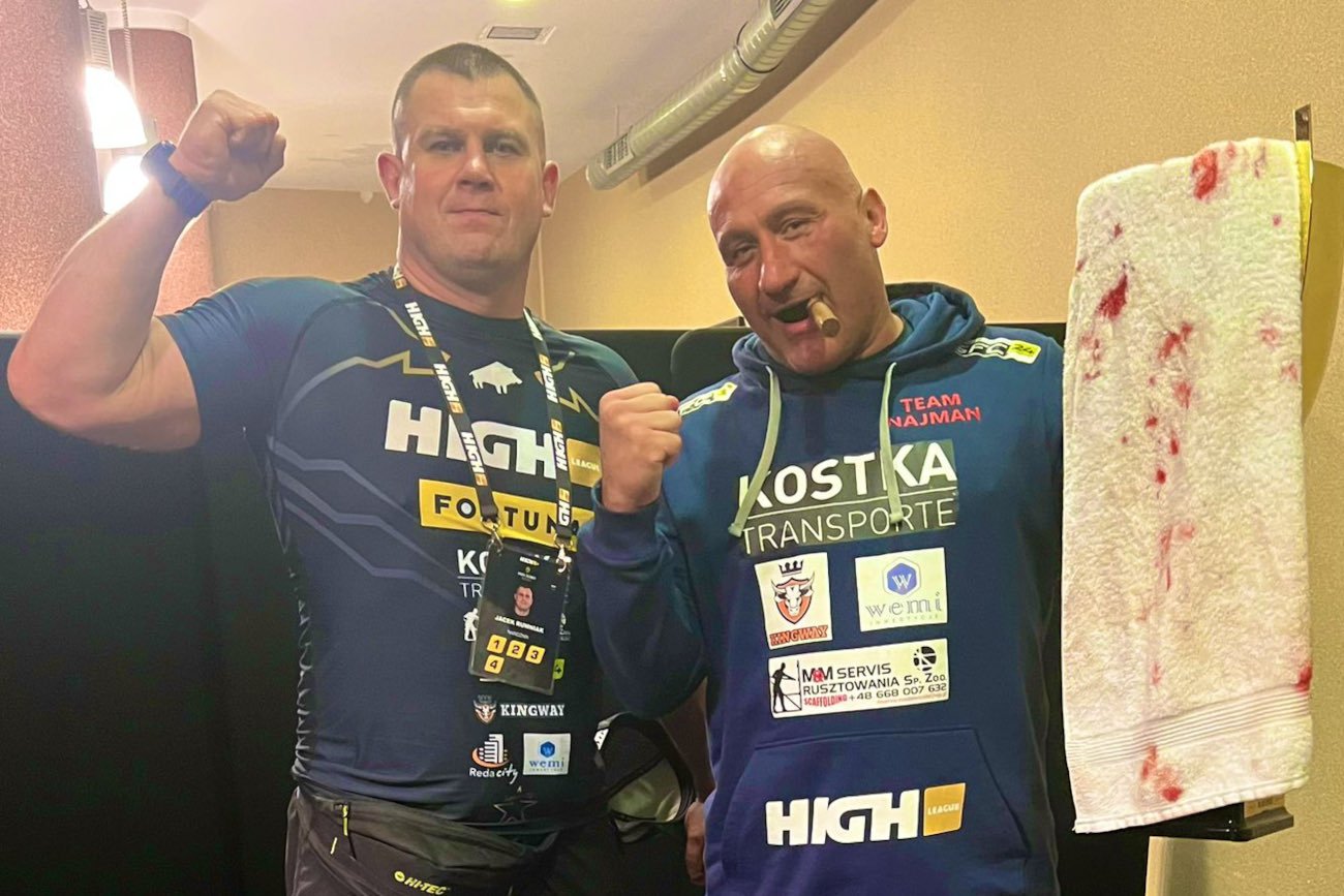 Szef High Leauge Marcin Najman (z prawej) pokonał prezesa FEN Pawła Jóźwiaka jednogłośną decyzją sędziów.