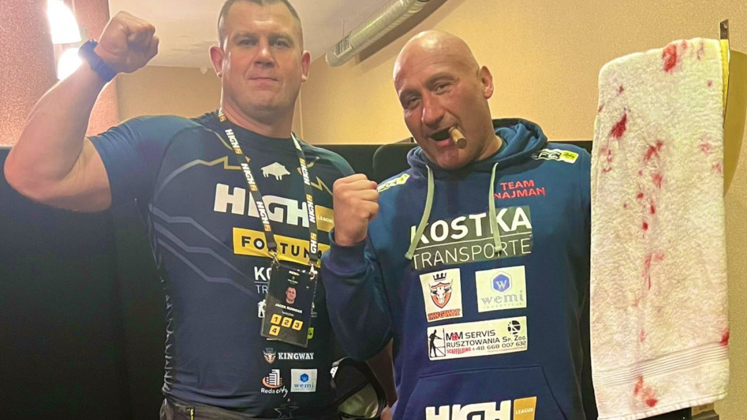 Szef High Leauge Marcin Najman (z prawej) pokonał prezesa FEN Pawła Jóźwiaka jednogłośną decyzją sędziów.