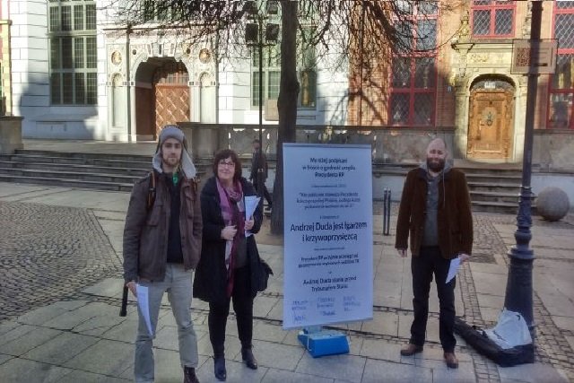 Protest miał być obywatelskim sprzeciwem wobec łamania konstytucji.