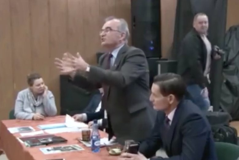 Piotr Szubarczyk z gdańskiego oddziału IPN w mało dyplomatyczny sposób przekonywał mieszkańców gminy Czarne (pomorskie) do poparcia budowy pomnika Żołnierzy Wyklętych.