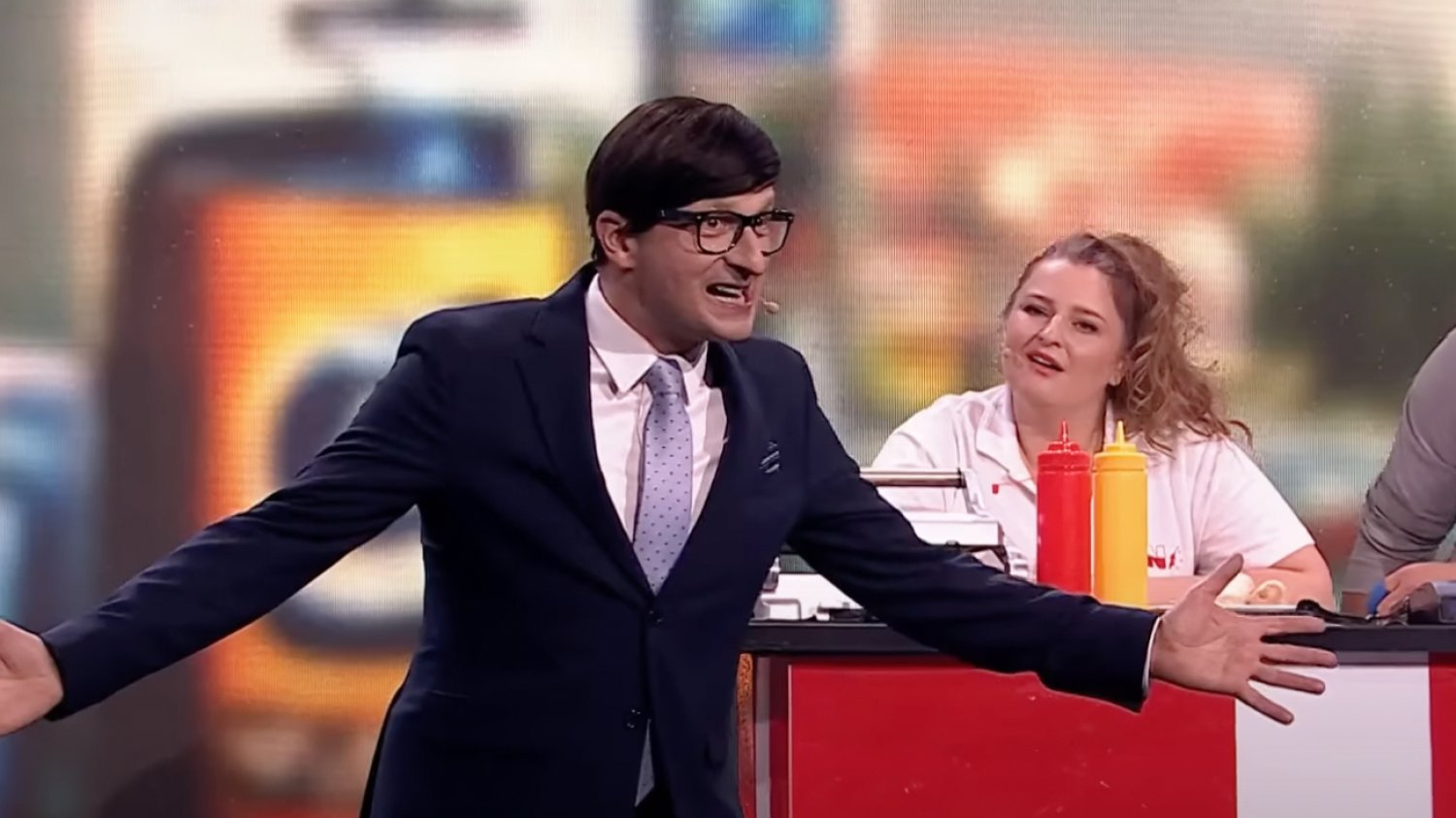 Daniel Obajtek wyjaśnia ceny paliw. Znany kabaret kpi z polityka