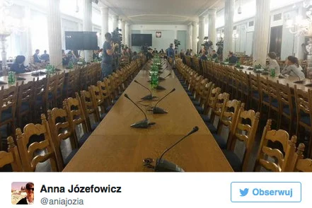Posłowie żądają debaty ws. uchodźców, a nie przychodzą na obrady komisji. Jeden Tweet ukazuje hipokryzję polityków