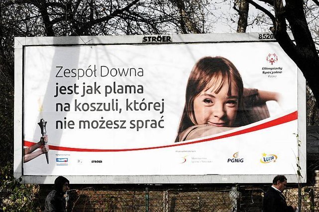 Rodzice widocznej na plakacie Oli są zadowoleni z tego, że wykorzystane hasło przykuwa uwagę przechodniów