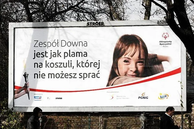 Rodzice widocznej na plakacie Oli są zadowoleni z tego, że wykorzystane hasło przykuwa uwagę przechodniów