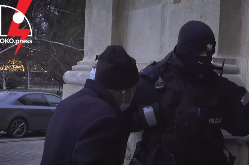 Policja nie wpuściła staruszka do kościoła na miesięcznicę smoleńską.