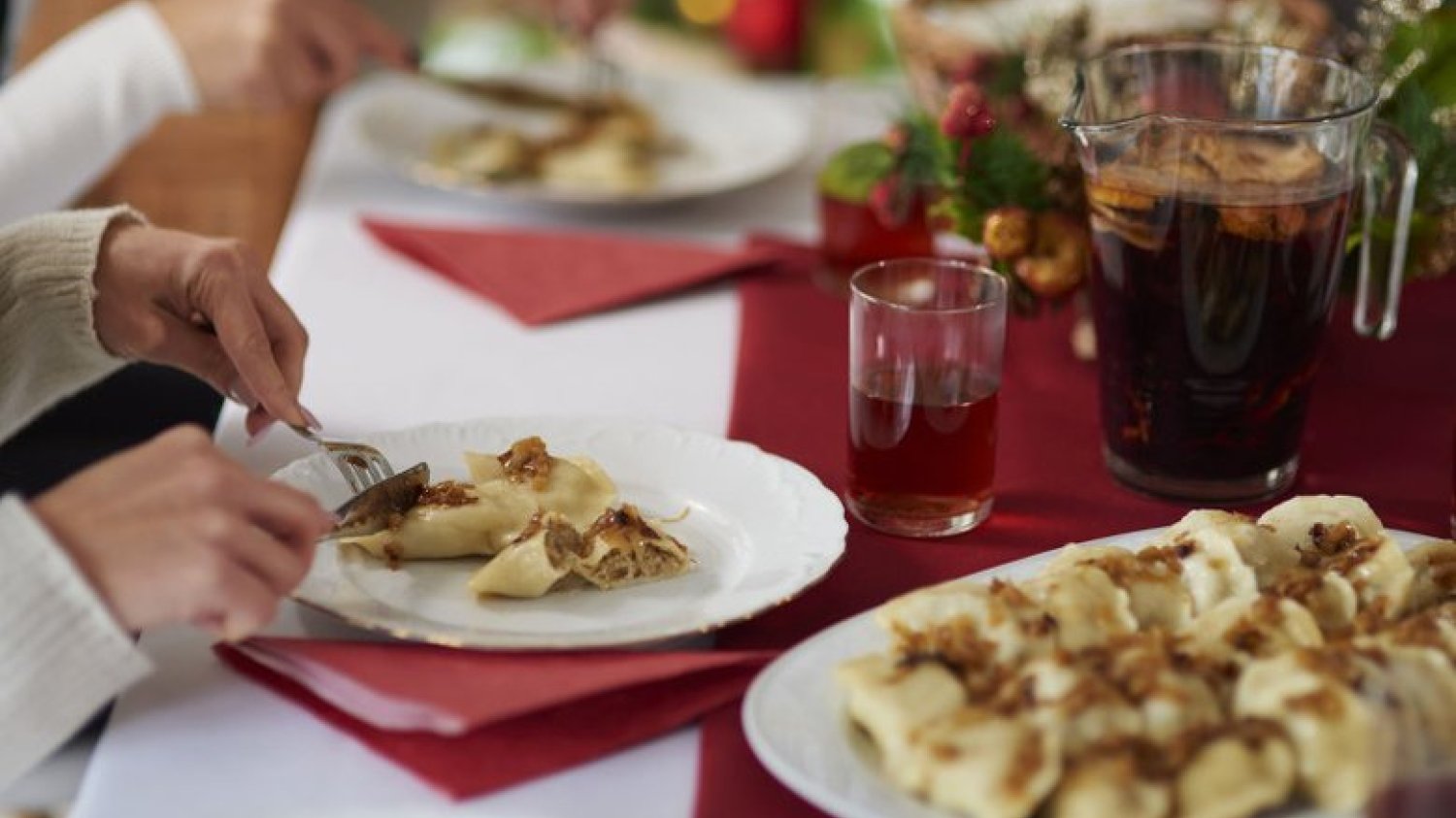 Kilka pierogów babci smakuje tak samo jak trzy talerze tych pierogów. Podczas świąt nie warto przesadzać z jedzeniem.