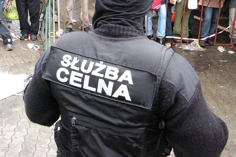 Celnicy będą mogli wystawiać mandaty.