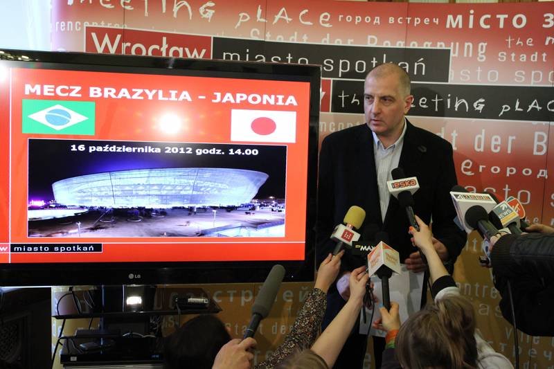 Prezydent Wrocławia Rafał Dutkiewicz podczas konferencji prasowej.