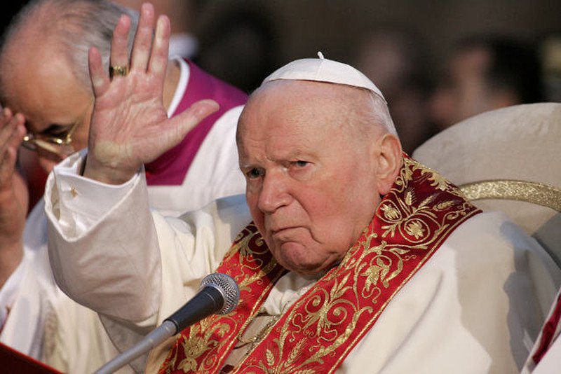 W sieci roi się od treści, które – jak piszą katolickie portale - "szkalują i znieważają" papieża Jana Pawła II