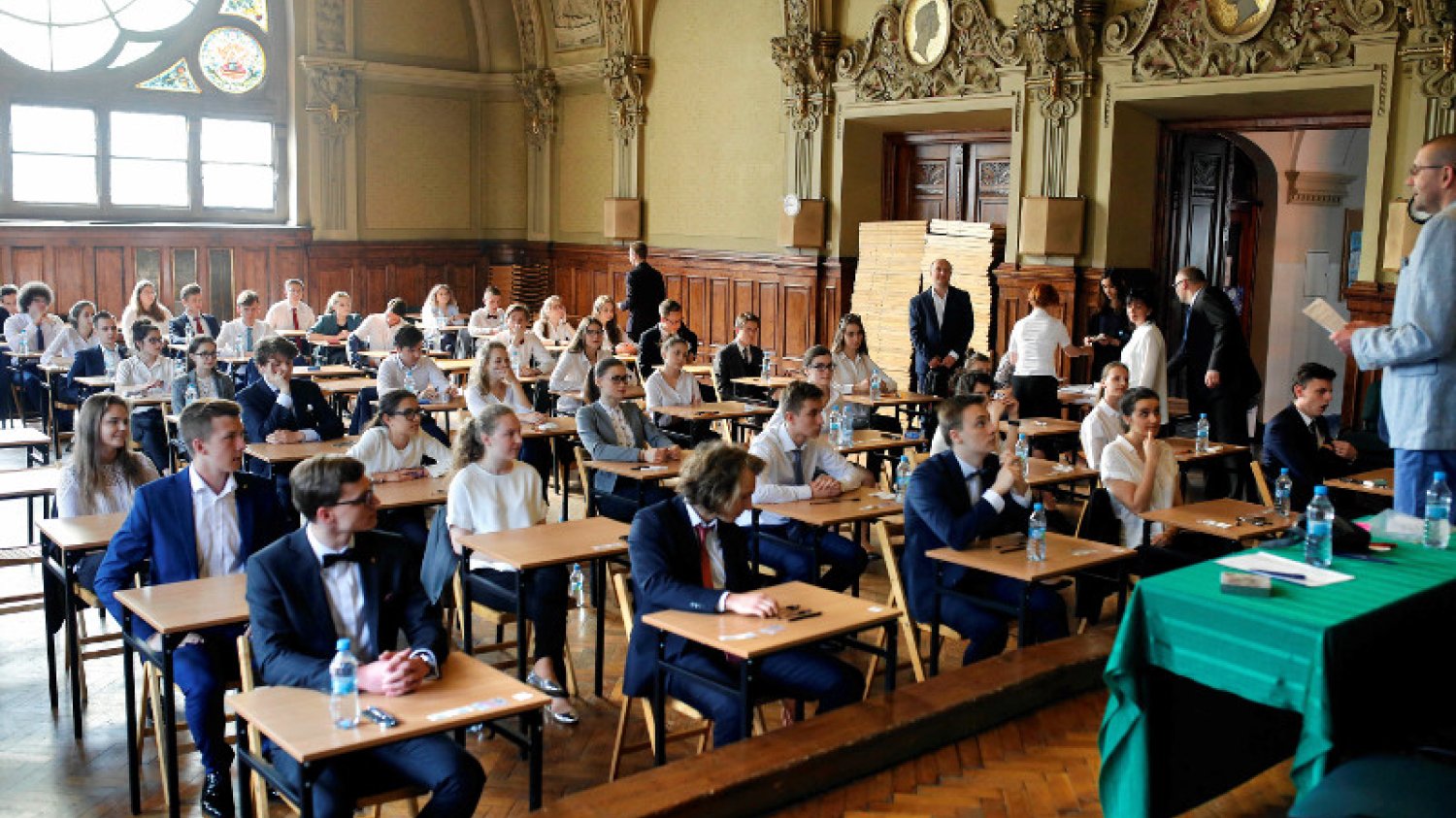 Tysiące maturzystów pisało w piątek egzamin z języka polskiego.