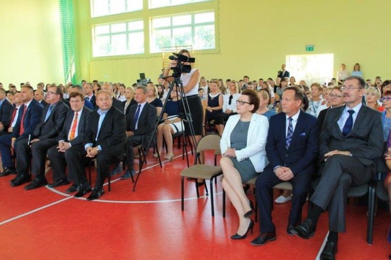 Nowy rok szkolny w Świebodzicach z udziałem minister edukacji Anny Zalewskiej.