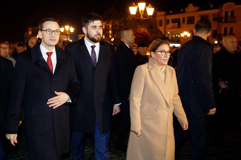 Premier Morawiecki, prezes Kaczyński i kilku ministrów mocno poparli Jakuba Banaszka na prezydenta Chełma.