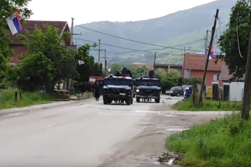 Niespokojnie na północy Kosowa. Serbia stawia armię w stan gotowości.