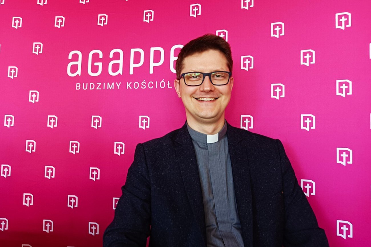 Agappe.pl to "katolicki Facebook". Autorem projektu jest ksiądz Artur Potrapeluk.