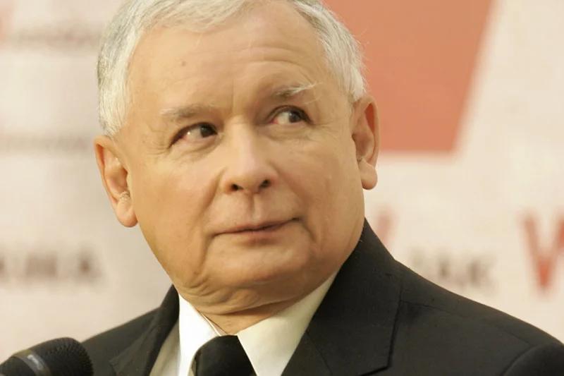 Prezes PiS Jarosław Kaczyński na konferencji o komunikacji miejskiej w Warszawie.