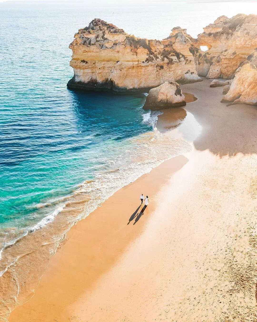 Praia dos Três Irmãos w południowej Portugalii Praia dos Três Irmãos w południowej Portugalii