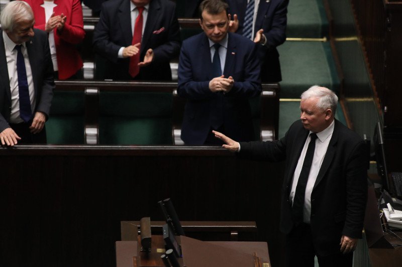 "Polszczyzna lepszego sortu", "Patriotyzm językowy". Prezes PiS dwa razy powiedział "wyłanczać" i nie dał się poprawić