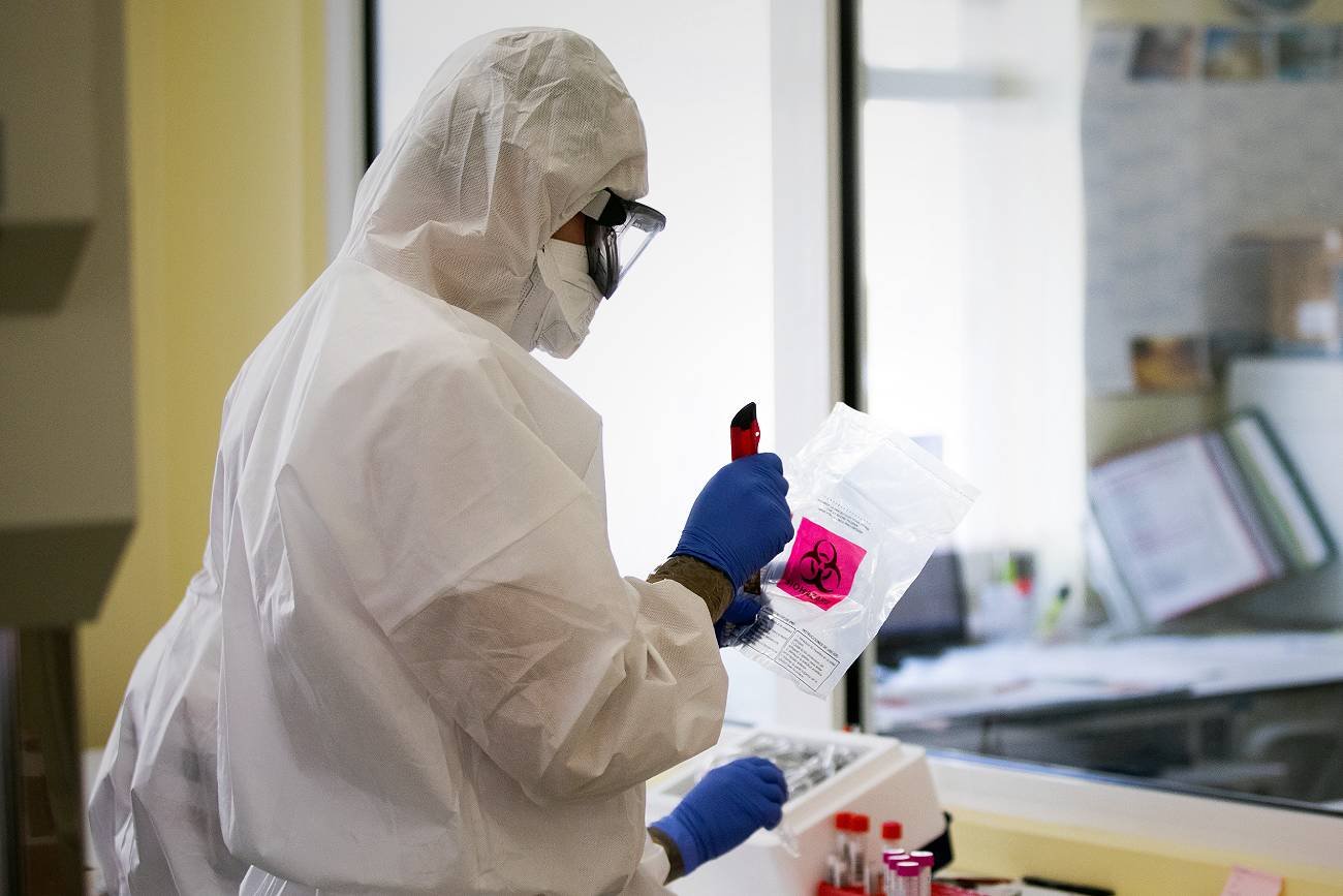 Wiceminister zdrowia Waldemar Kraska potwierdził, że w Polsce jest już koronawirus w wariancie Lambda.