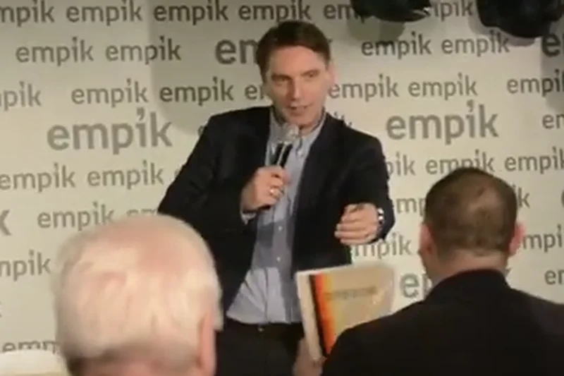 Tomasz Lis otrzymał wyjątkowy "dyplom"