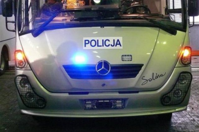 Policyjny autobus transportował rolników przez pół Polski na spotkanie z okazji dożynek z premierem Mateuszem Morawieckim.