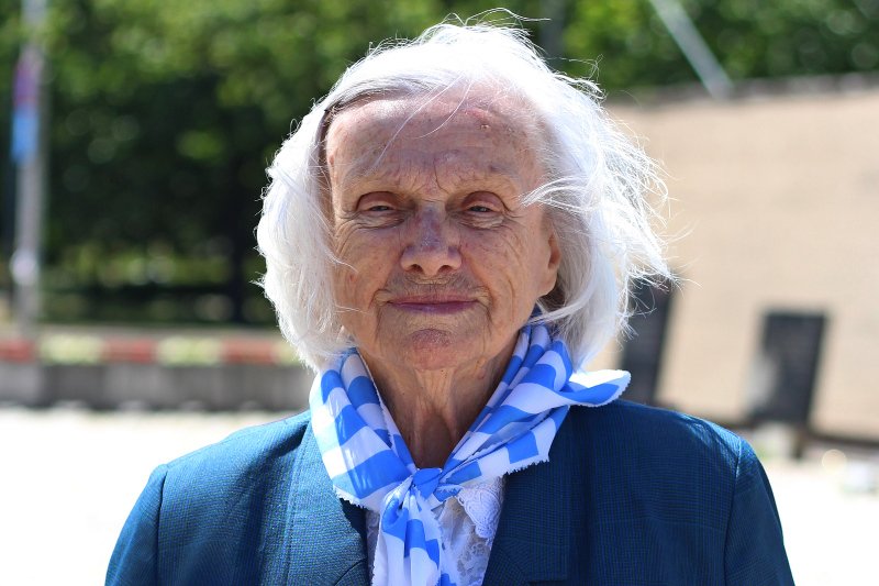 Alina Dąbrowska była w obozie Auschwitz do stycznia 1945 roku.