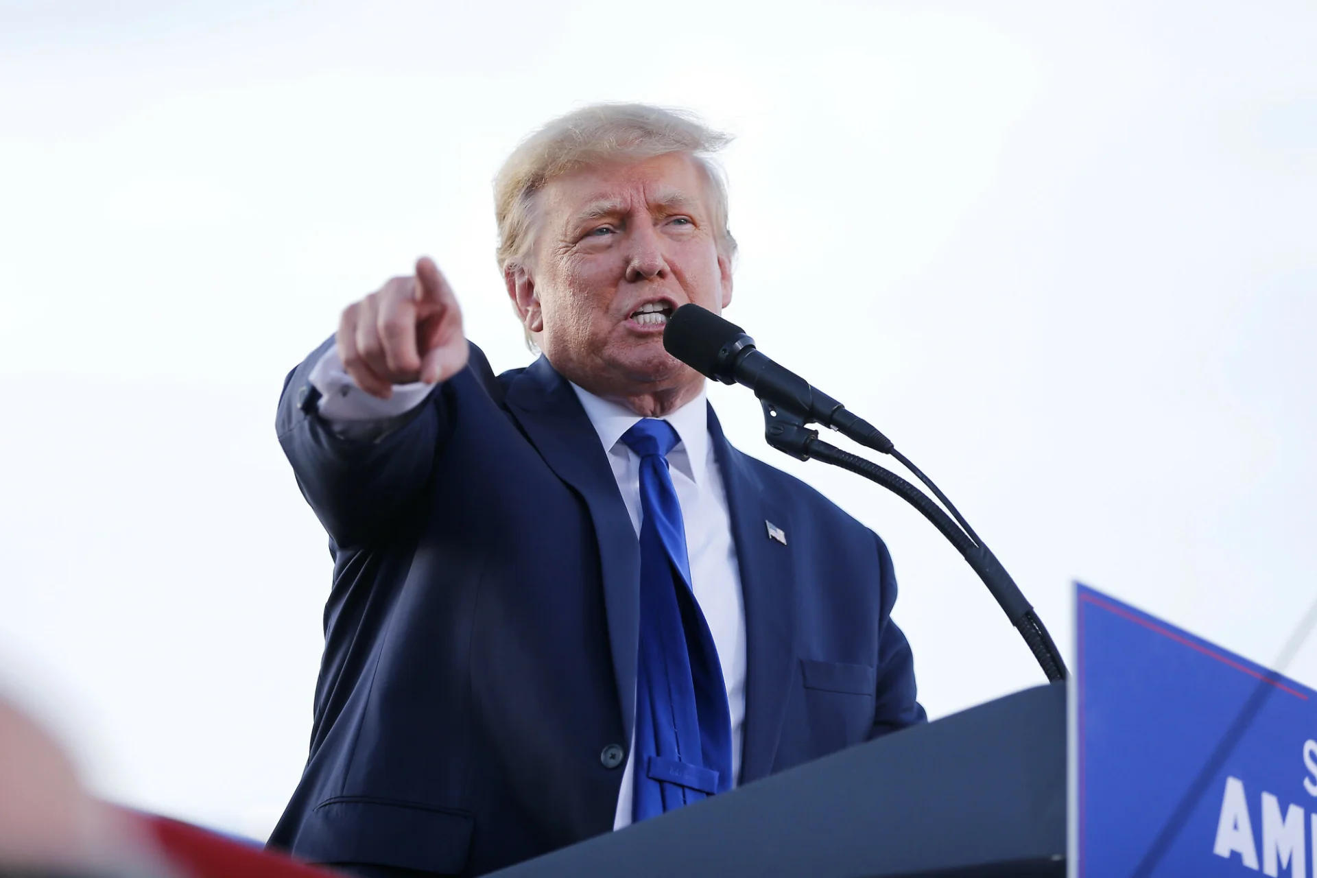 Trump mówi o "potencjalnej śmierci i destrukcji", jeśli zostaną mu postawione zarzuty.