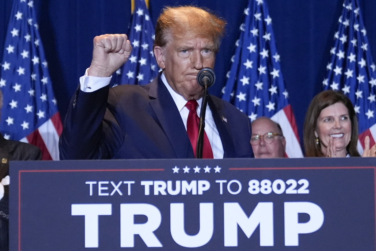 Nawet Demokraci przekonują się do Trumpa. Zaskakujący wynik sondażu.