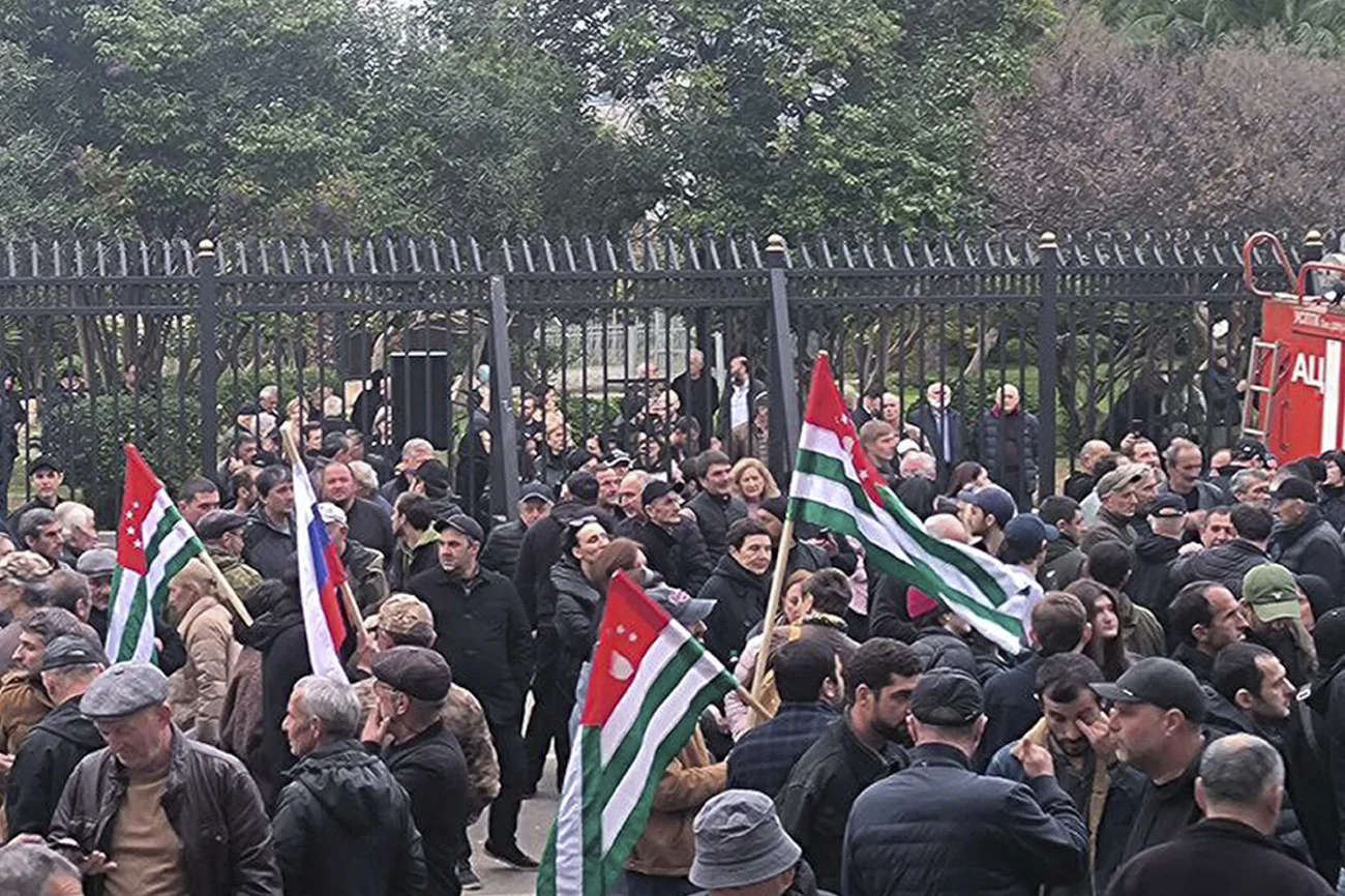 Prezydent miał uciec, w samozwańczej republice wrze. Tak narodził się protest z Rosją w tle