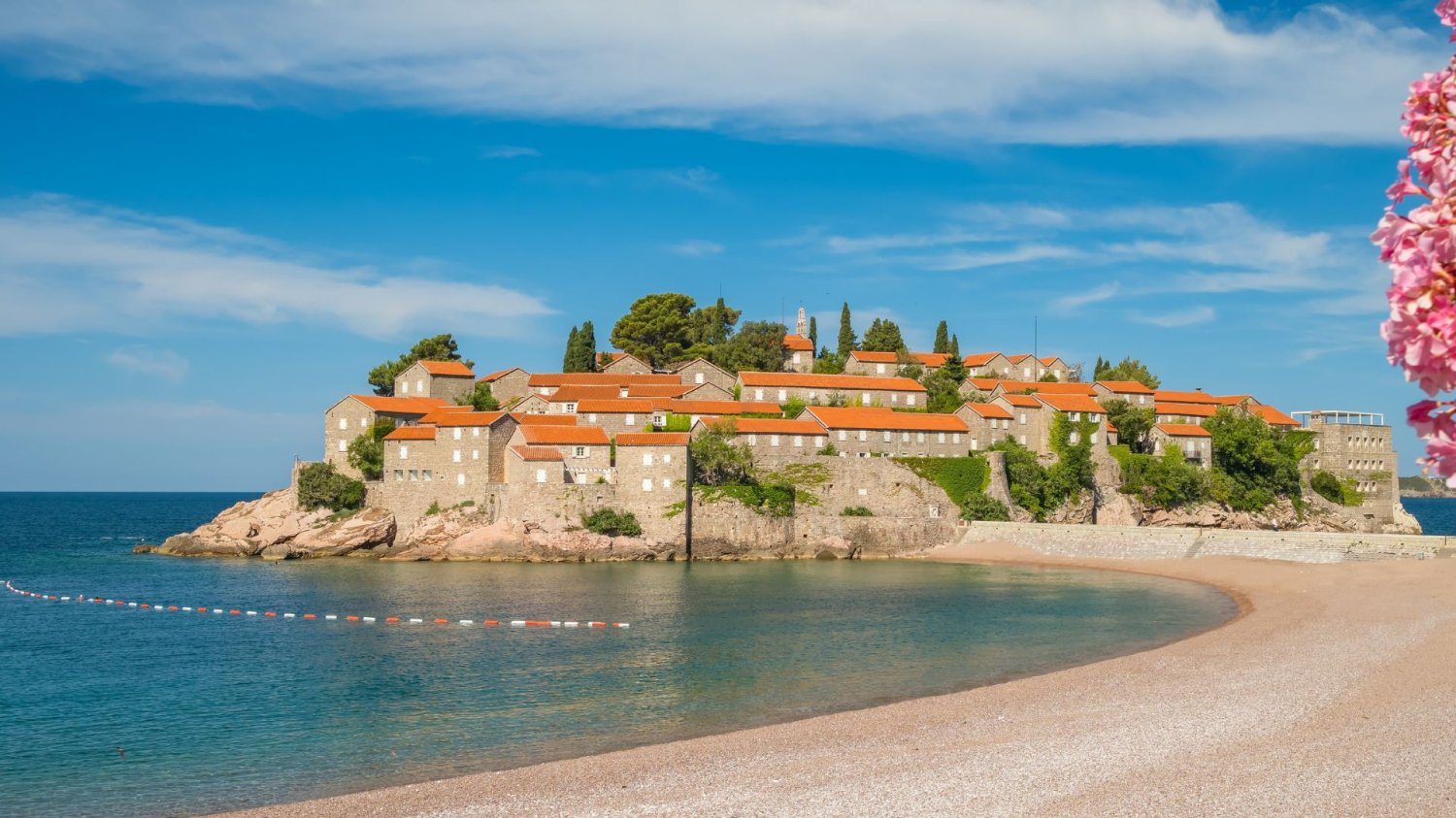 Sveti Stefan otwiera się na turystów