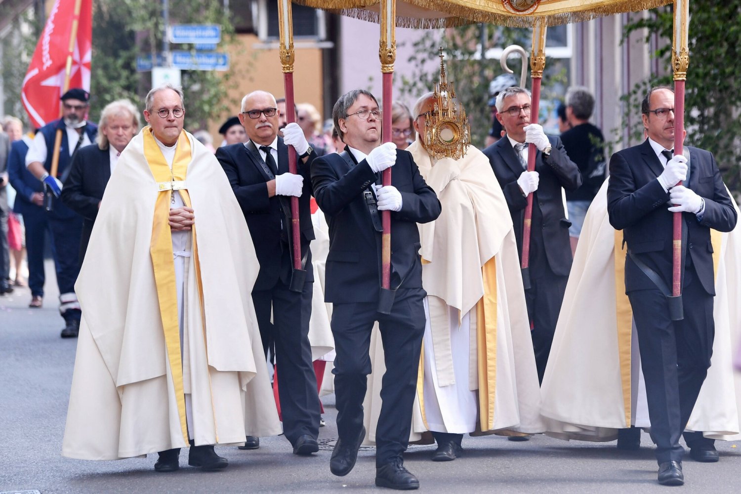 Z Kościoła w Niemczech odeszła rekordoiwa liczba wiernych. Na zdjęciu procesja Bożego Ciała w Tybindze.