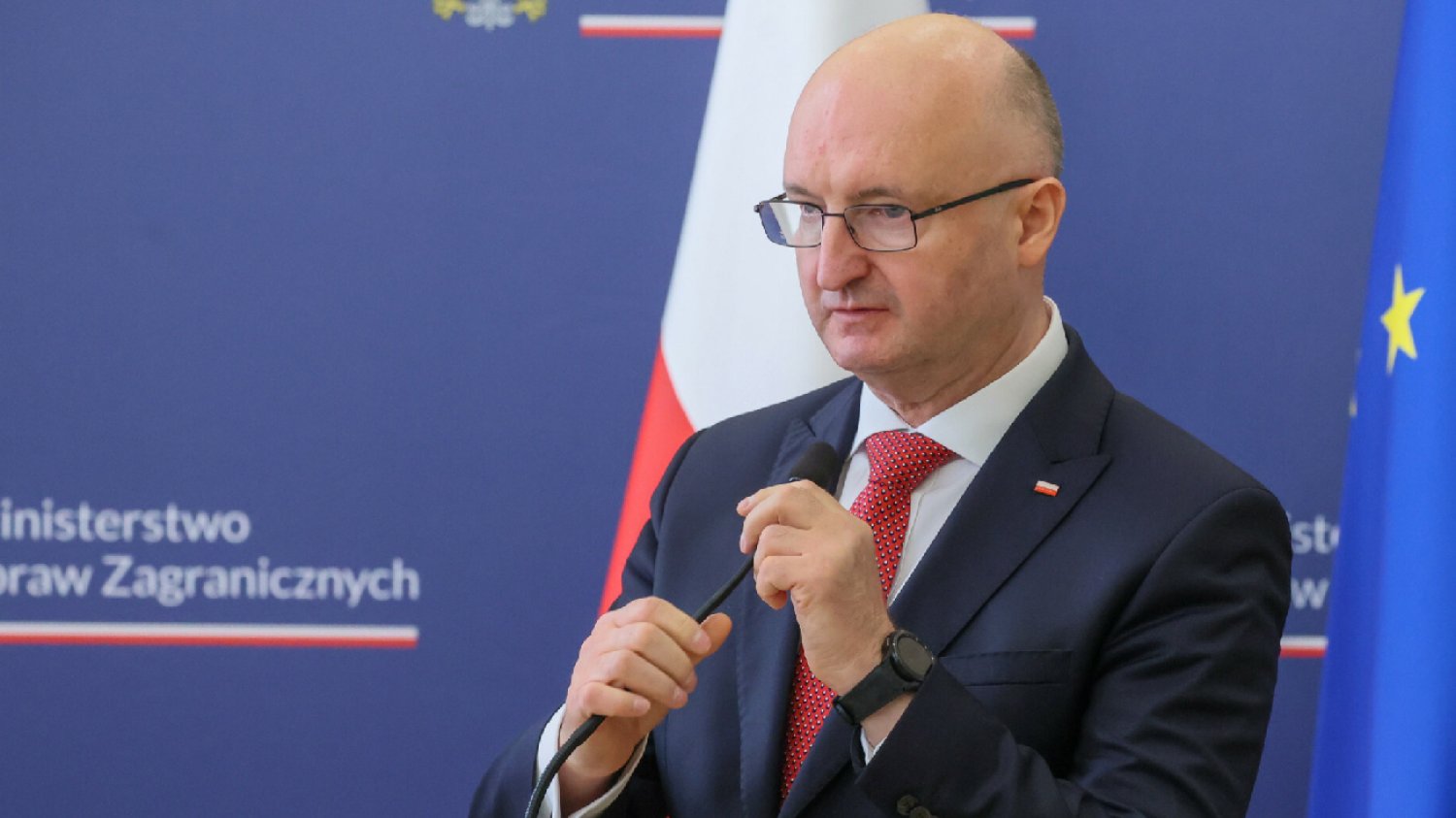 Afera wizowa. Dotarli do treści listu Piotra Wawrzyka. Wskazał winnego.
