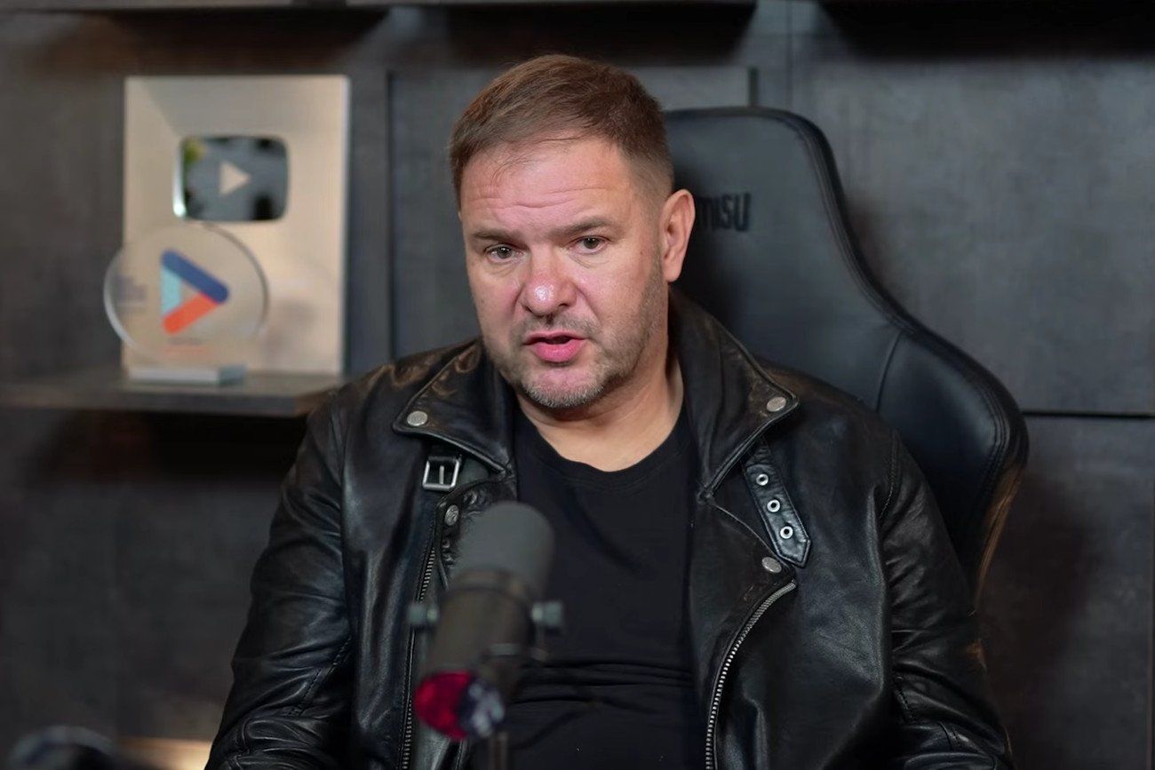 Karol robi przerwę w karierze. Wszystko przez problemy  z kolanem.