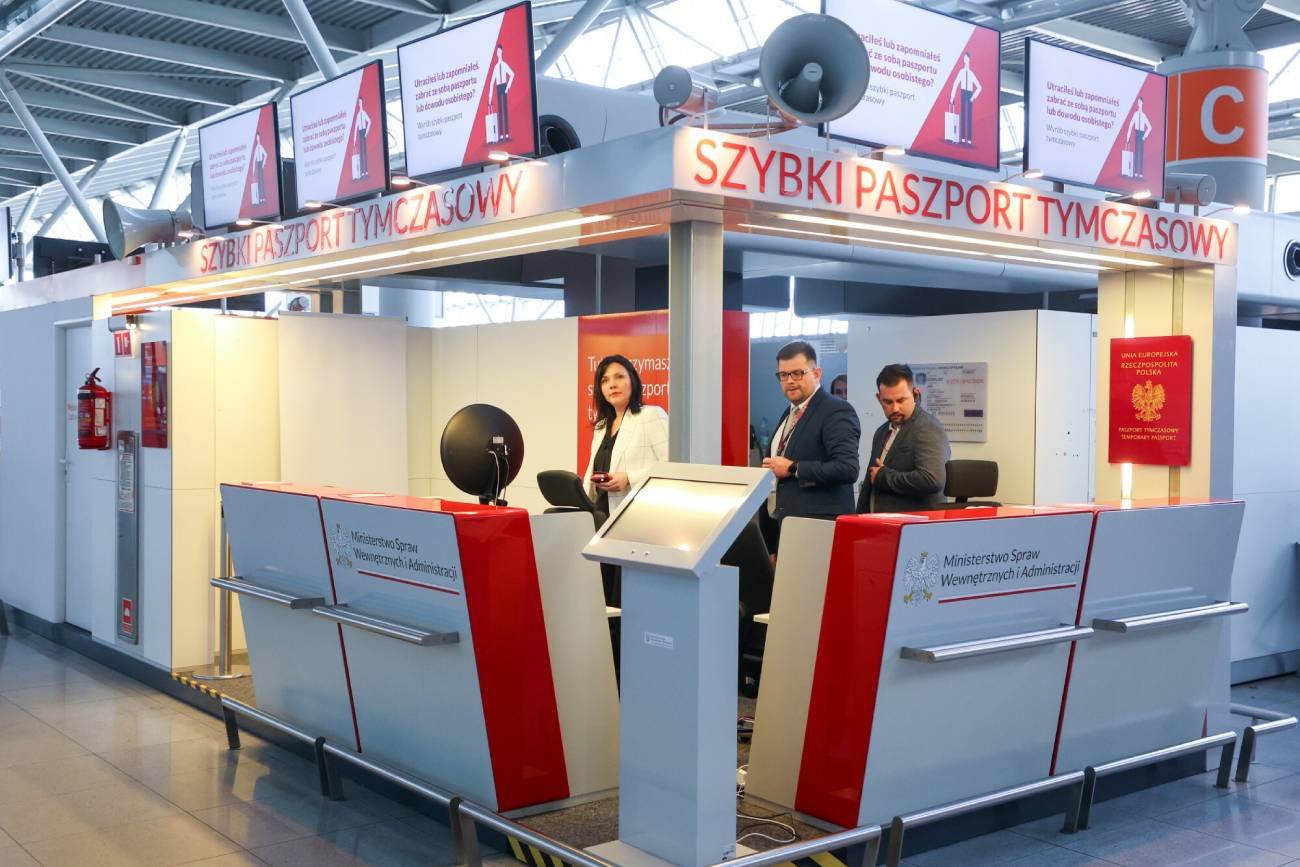 Punkt wydawania paszportów tymczasowych na Lotnisku Chopina w Warszawie