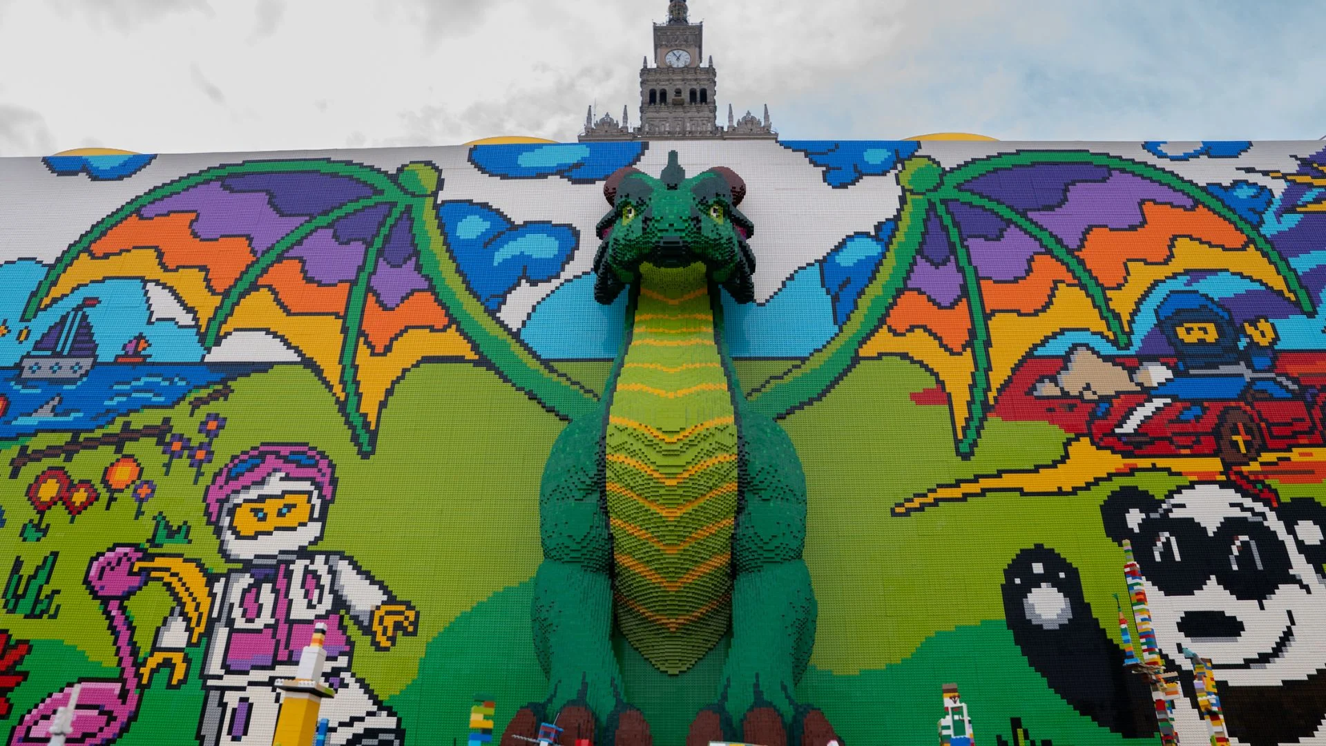 Mural LEGO pod PKiN