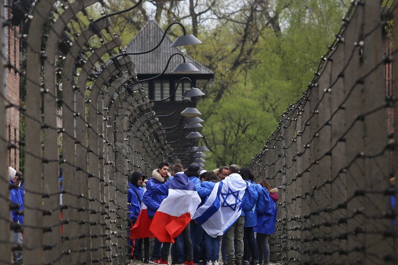 Marsz Żywych w nazistowskim obozie Auschwitz - Birkenau