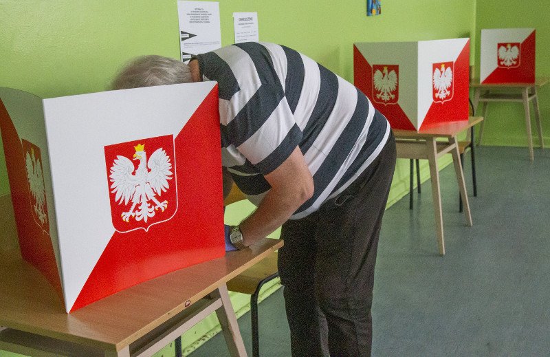 Władze argumentują, że zmiany w administracji wyborczej zapobiegną problemom ze spisem wyborców.