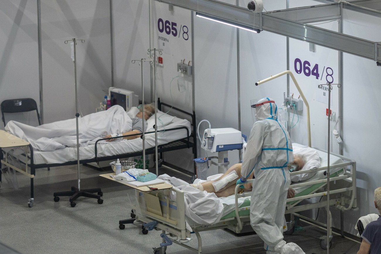 Resort zdrowia przedstawił raport na temat ryzyka zgonu z powodu COVID-19 osób zaszczepionych i niezaszczepionych.